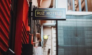 大宗商品持续反弹，集运指数期货创新高，贵金属价...