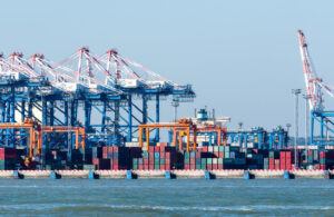 能化 | 原油：月差回落 裂解价差震荡 原油继续低估...