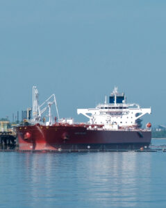 能化 | OPEC 增产加剧供需过剩压力 油价重心或缓慢...